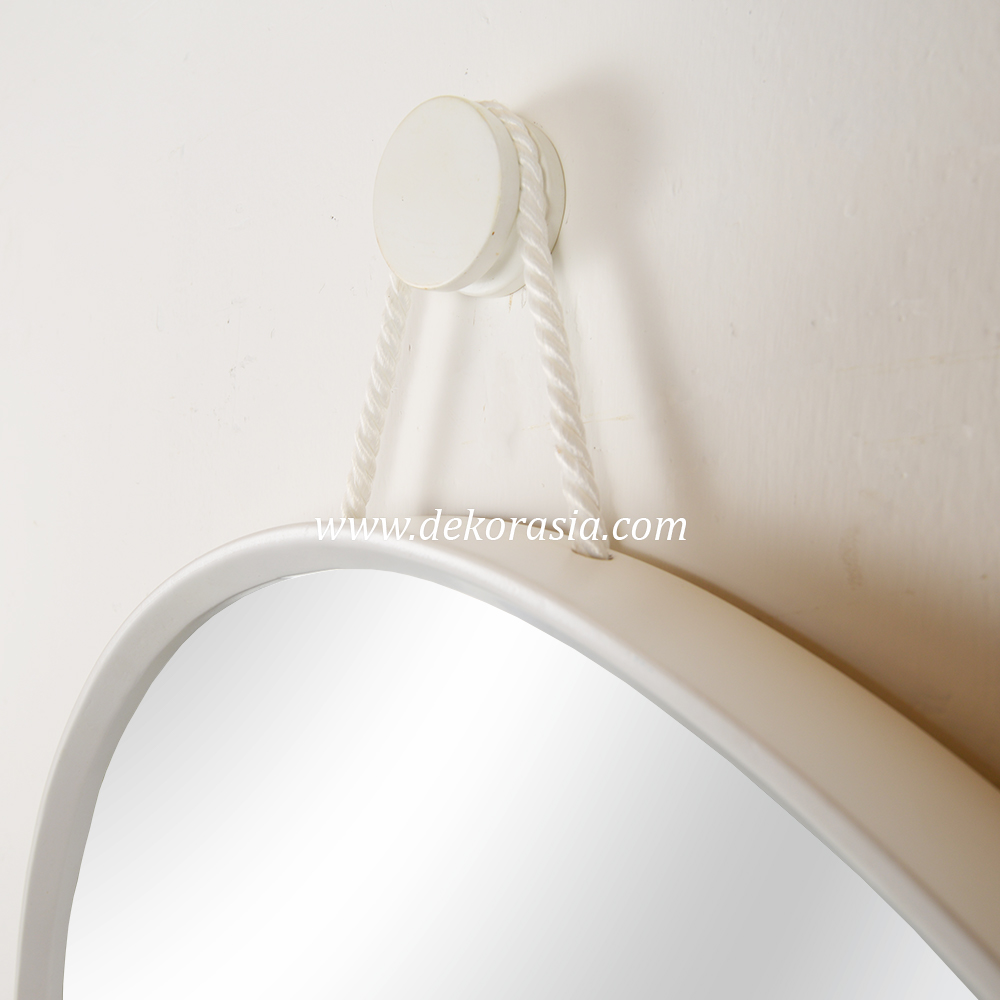 White Round Mirror